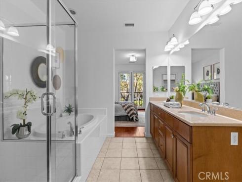 70 City Stroll , Irvine, CA