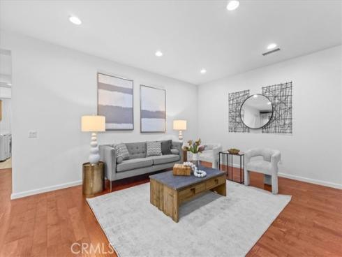 70 City Stroll , Irvine, CA