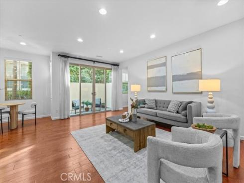 70 City Stroll , Irvine, CA