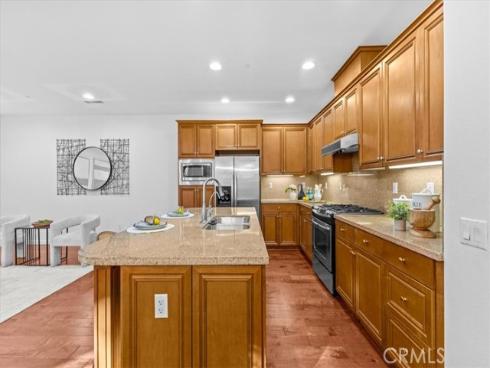 70 City Stroll , Irvine, CA