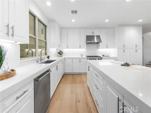 206  Collino  , Irvine, CA