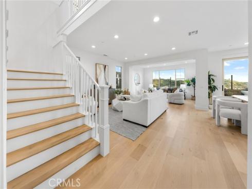 206  Collino  , Irvine, CA