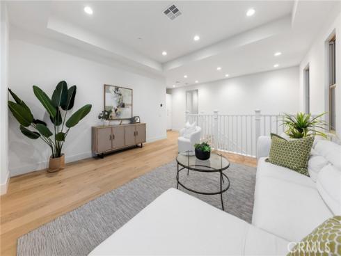 206  Collino  , Irvine, CA
