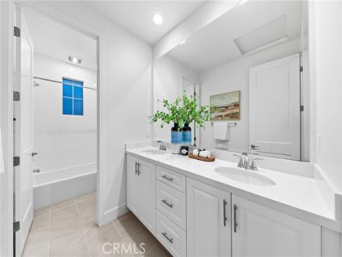 206  Collino  , Irvine, CA