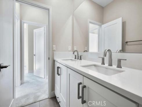 252 Chorus , Irvine, CA