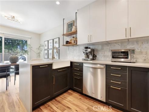 390 Deerfield , Irvine, CA