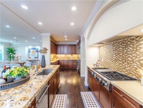 65  Rolling Green  , Irvine, CA