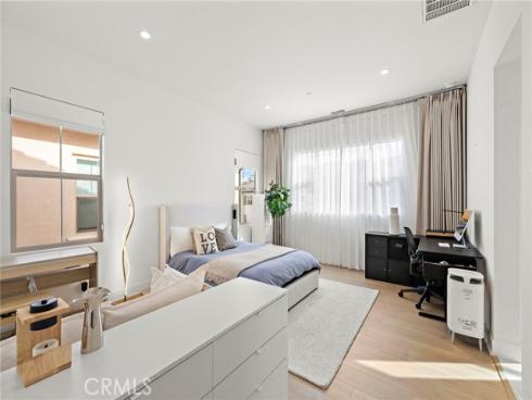 120  eversedge  , Irvine, CA