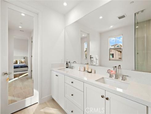 120  eversedge  , Irvine, CA