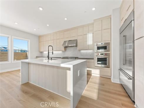 209  Stage  , Irvine, CA