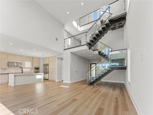 209  Stage  , Irvine, CA