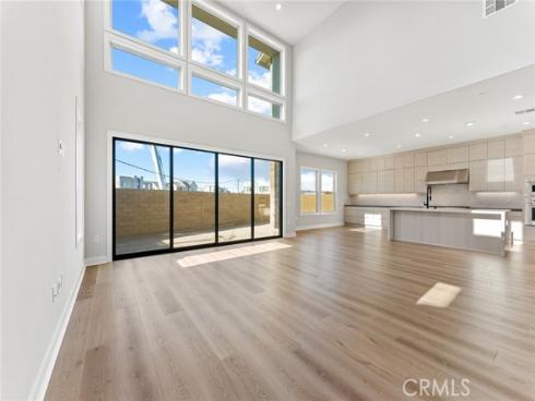 209  Stage  , Irvine, CA