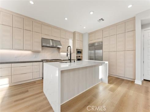 209  Stage  , Irvine, CA