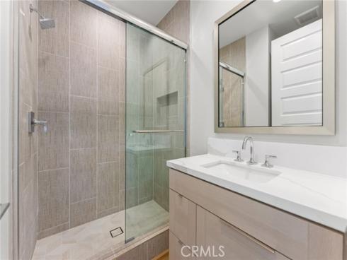 209  Stage  , Irvine, CA