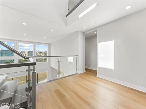 209  Stage  , Irvine, CA