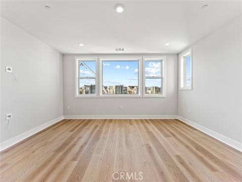 209  Stage  , Irvine, CA