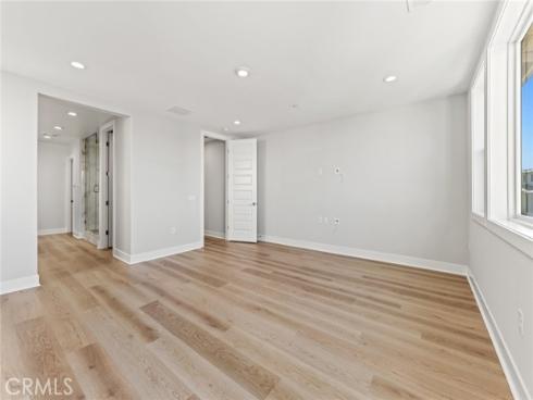 209  Stage  , Irvine, CA