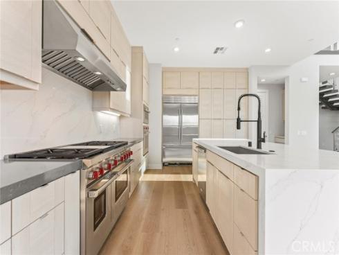 209  Stage  , Irvine, CA