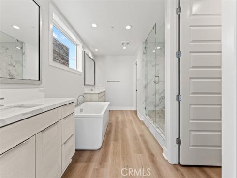 209  Stage  , Irvine, CA