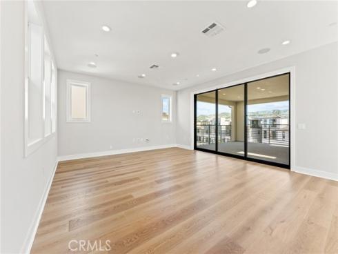 209  Stage  , Irvine, CA