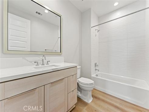 209  Stage  , Irvine, CA