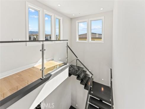 209  Stage  , Irvine, CA