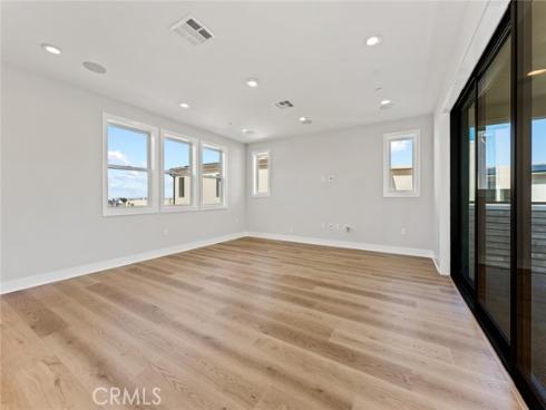 209  Stage  , Irvine, CA