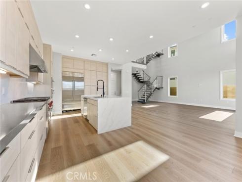 209  Stage  , Irvine, CA