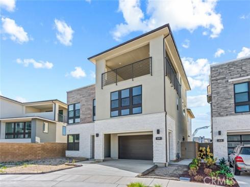 209  Stage  , Irvine, CA