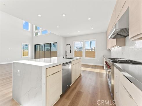 209  Stage  , Irvine, CA