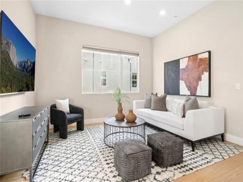 126  Scale  , Irvine, CA