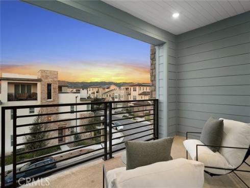 126  Scale  , Irvine, CA