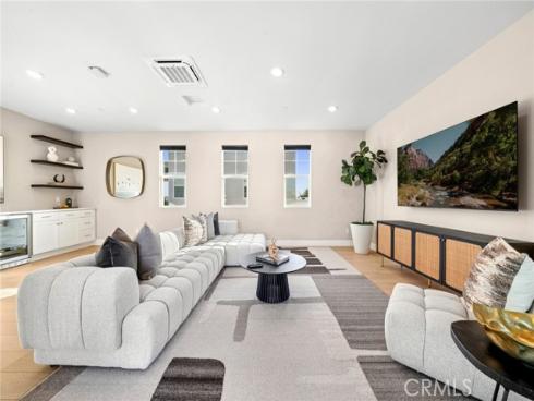 126  Scale  , Irvine, CA