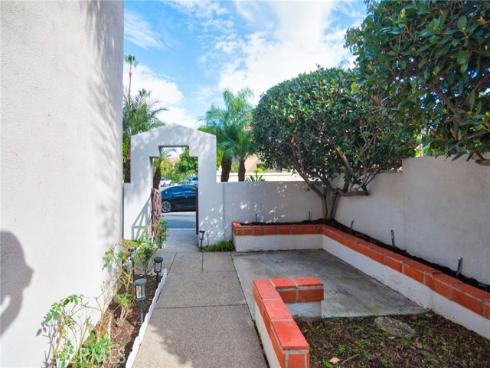 19  Las Cruces  , Irvine, CA