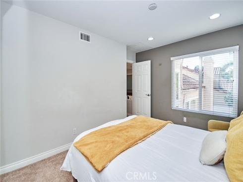 19  Las Cruces  , Irvine, CA