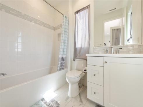 162  Statura  , Irvine, CA