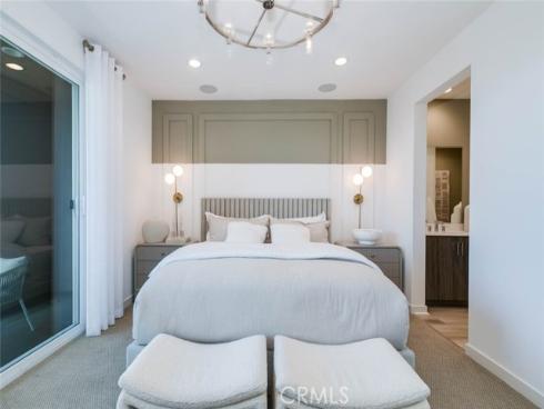 1077  Cadence  , Irvine, CA