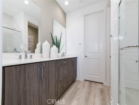 1077  Cadence  , Irvine, CA