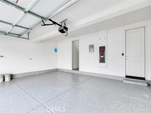 1077  Cadence  , Irvine, CA