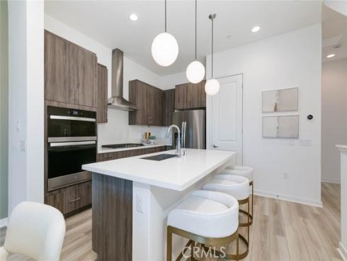 1077  Cadence  , Irvine, CA