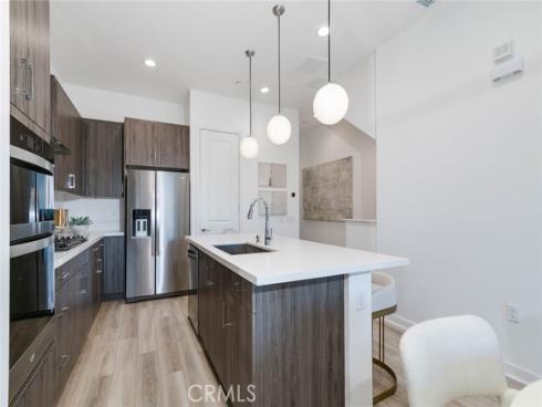 1077  Cadence  , Irvine, CA