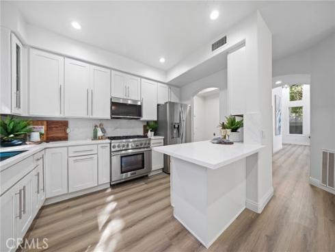 18  Broadleaf  , Irvine, CA