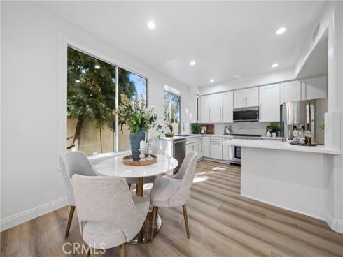 18  Broadleaf  , Irvine, CA