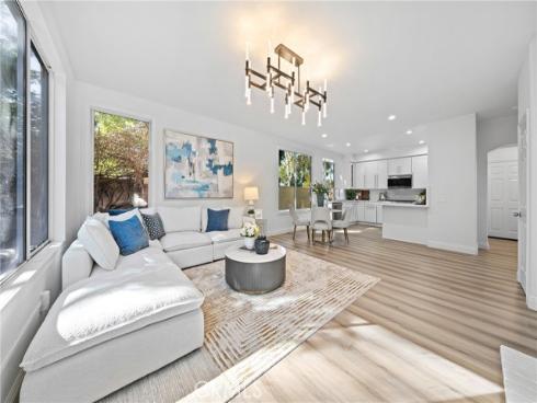 18  Broadleaf  , Irvine, CA