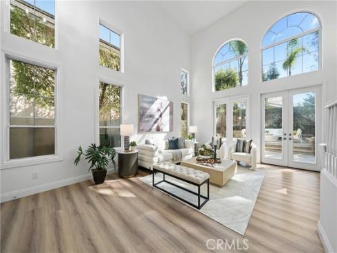 18  Broadleaf  , Irvine, CA