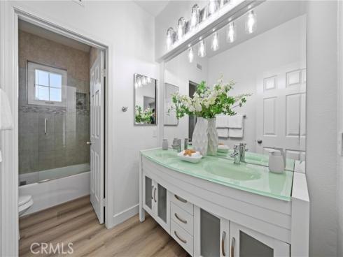 18  Broadleaf  , Irvine, CA