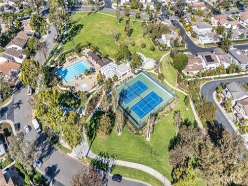 18  Broadleaf  , Irvine, CA