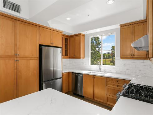 33  Visalia  , Irvine, CA