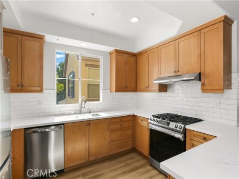 33  Visalia  , Irvine, CA