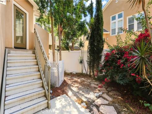 33  Visalia  , Irvine, CA